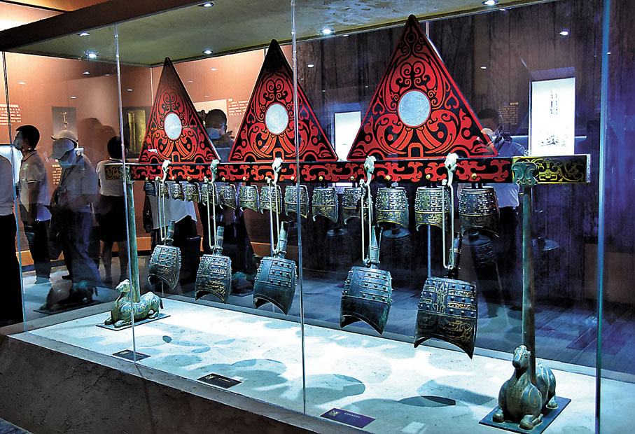 ◆「鎏金青銅編紐鐘」齊奏，為宴席的開啟增添了莊重的氣息。