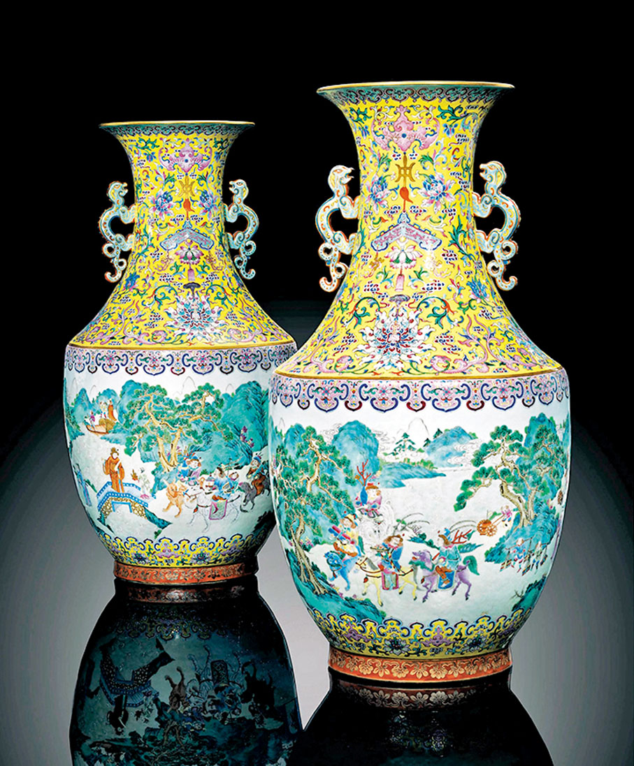 ◆清嘉慶御製黃地粉彩職貢圖大瓶一對。圖片來源：佳士得