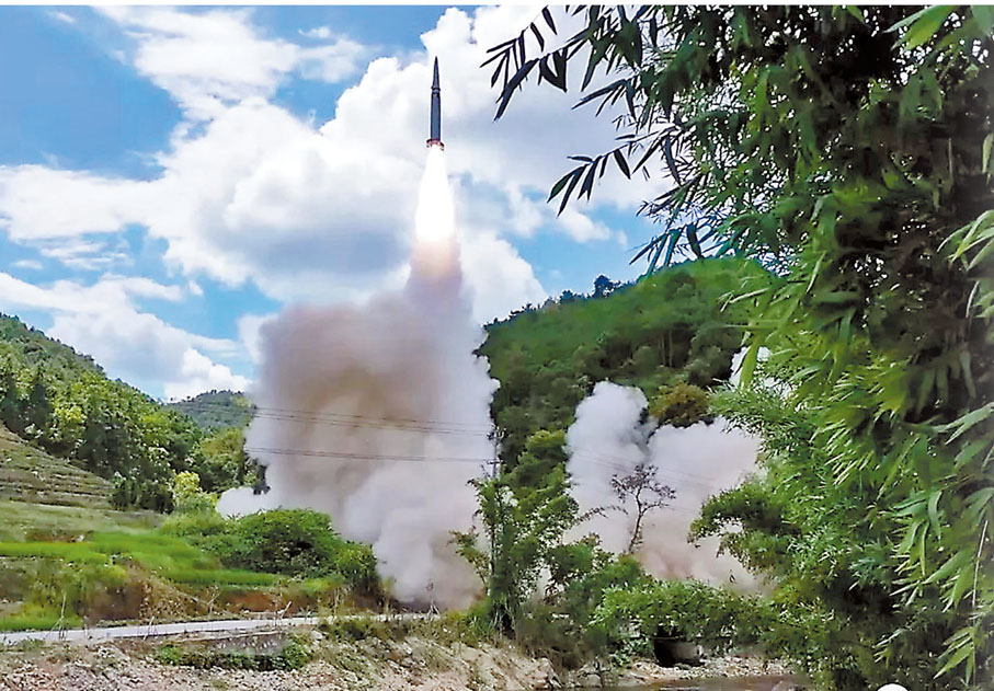 ◆8月4日下午，中國人民解放軍東部戰區火箭軍部隊，對台島東部外海預定海域，實施多區域、多型號常導火力突擊，導彈全部精準命中目標，檢驗了精確打擊和區域拒止能力。 網上圖片