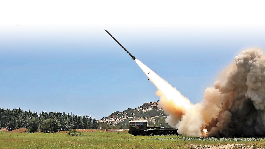 ◆8月4日13時許，中國人民解放軍東部戰區陸軍部隊，在台灣海峽實施了遠程火力實彈射擊訓練，對台灣海峽東部特定區域進行了精確打擊，取得了預期效果。 視頻截圖