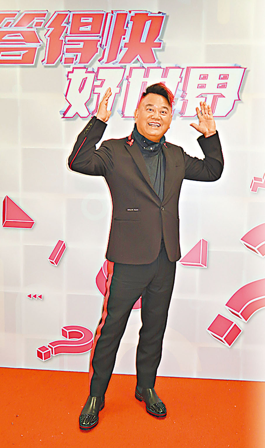 ◆陳百祥以《全港智叻星》嘉賓主持身份，為遊戲節目《答得快 好世界》錄影。