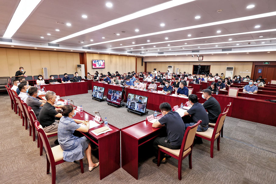 ◆在《聲生不息·港樂季》座談會上，香港嘉賓以線上方式參會。