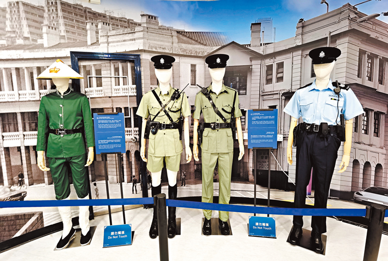 ◆ 警隊歷年制服。大公文匯全媒體記者  攝
