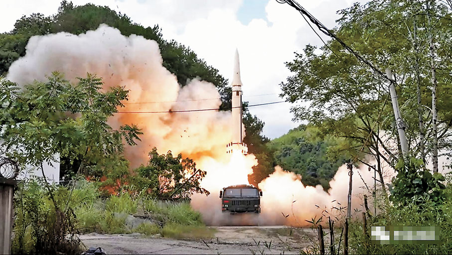 ◆解放軍常規導彈首次穿越台島。視頻截圖