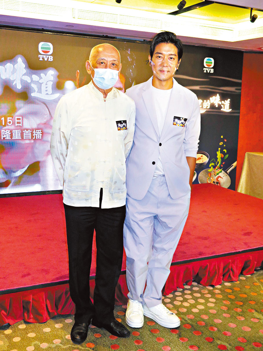 ◆ 黎諾懿大讚李家鼎是本活字典。