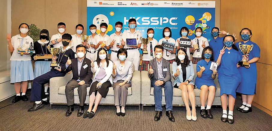 ◆四支冠軍隊伍與主禮嘉賓合影。主辦方供圖