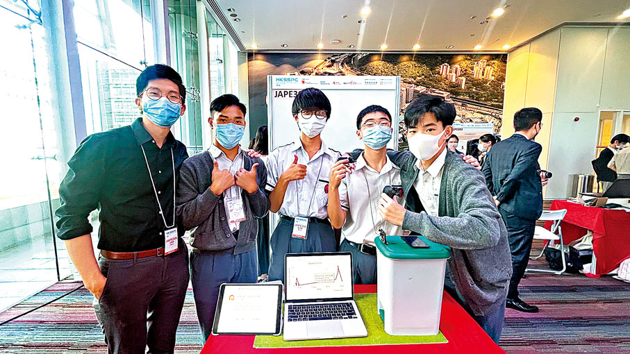 ◆嶺南中學與他們的發明品「智箱牛盾」。