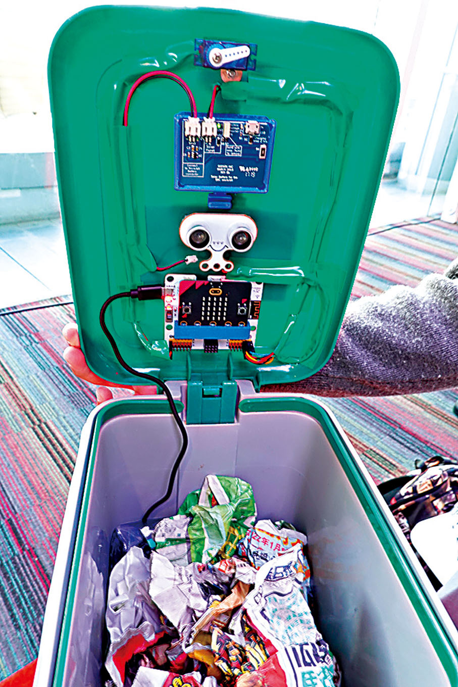 ◆「智箱牛盾」設計垃圾桶內部有智能鎖和監測系統。