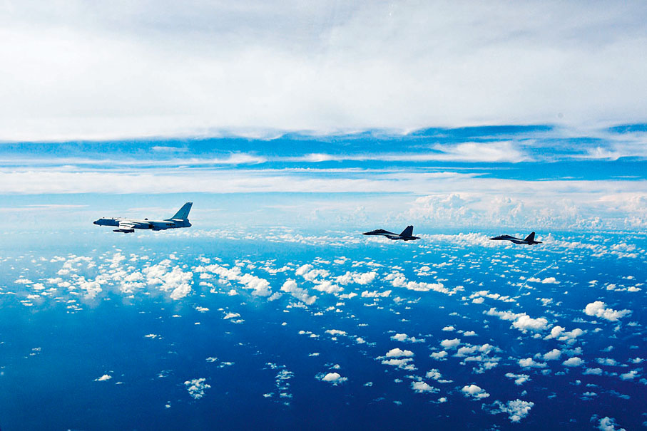 ◆ 解放軍東部戰區戰機編隊在台島周邊海空域進行實戰化聯合演訓。資料圖片