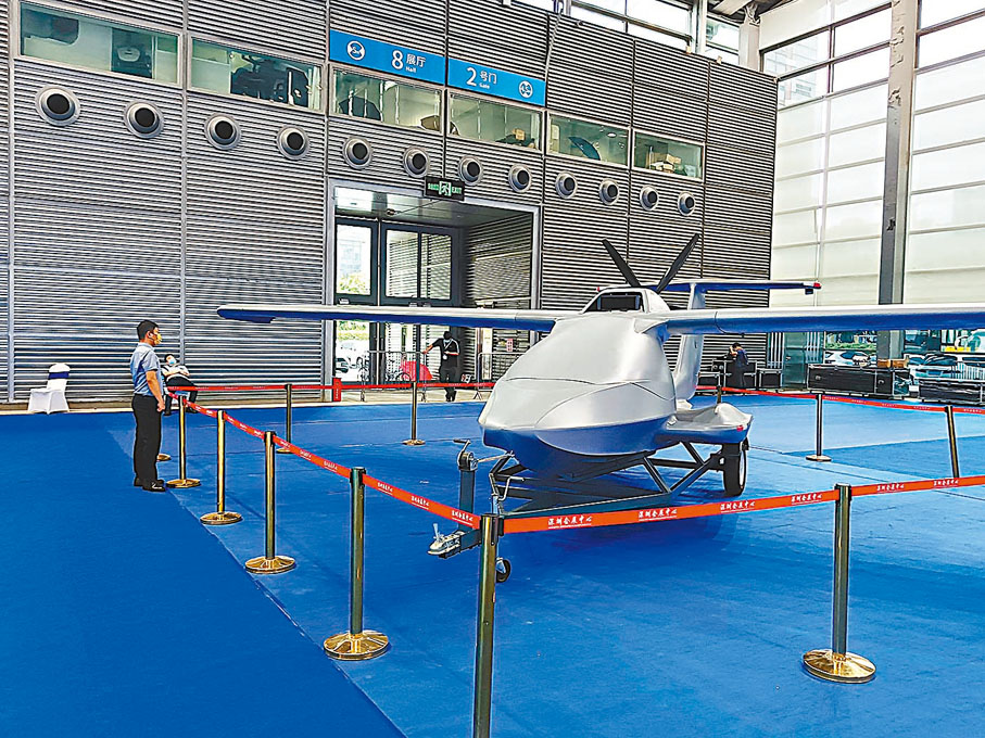 ◆ 圖為浙江國鵠航空科技推出的載重370公斤可飛行1,000公里無人機。香港文匯報記者李昌鴻  攝