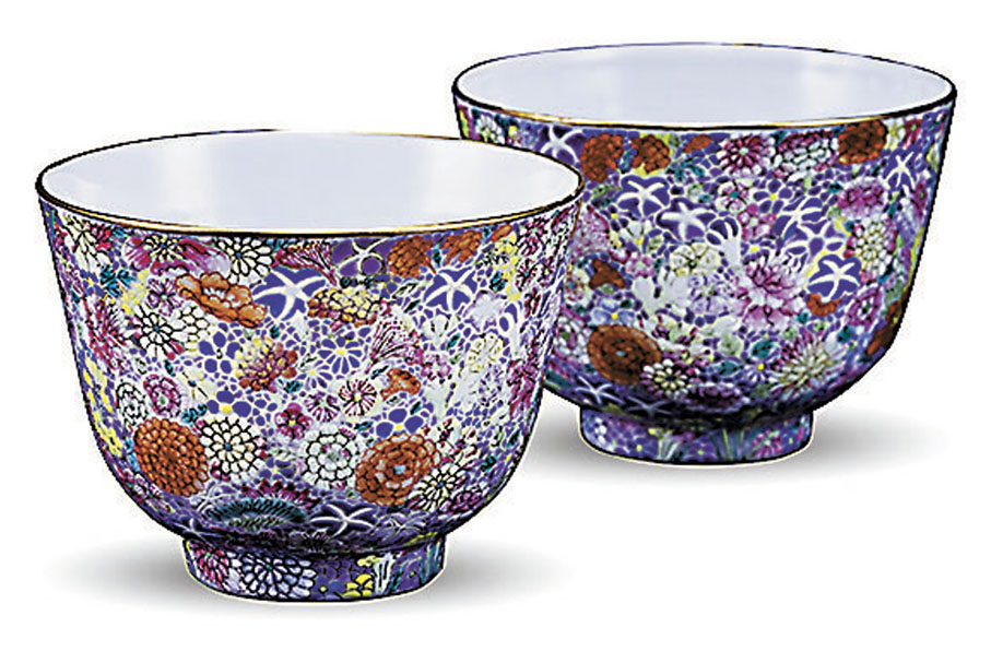 ◆清乾隆粉彩百花不落地紋杯(一對)