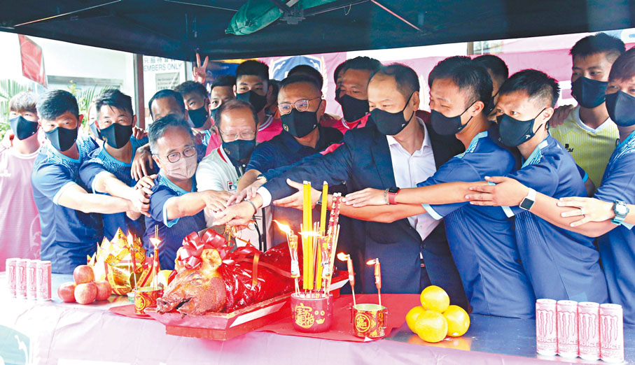 ◆晉峰高層祈求新一季順順利利。香港文匯報記者黎永淦 攝