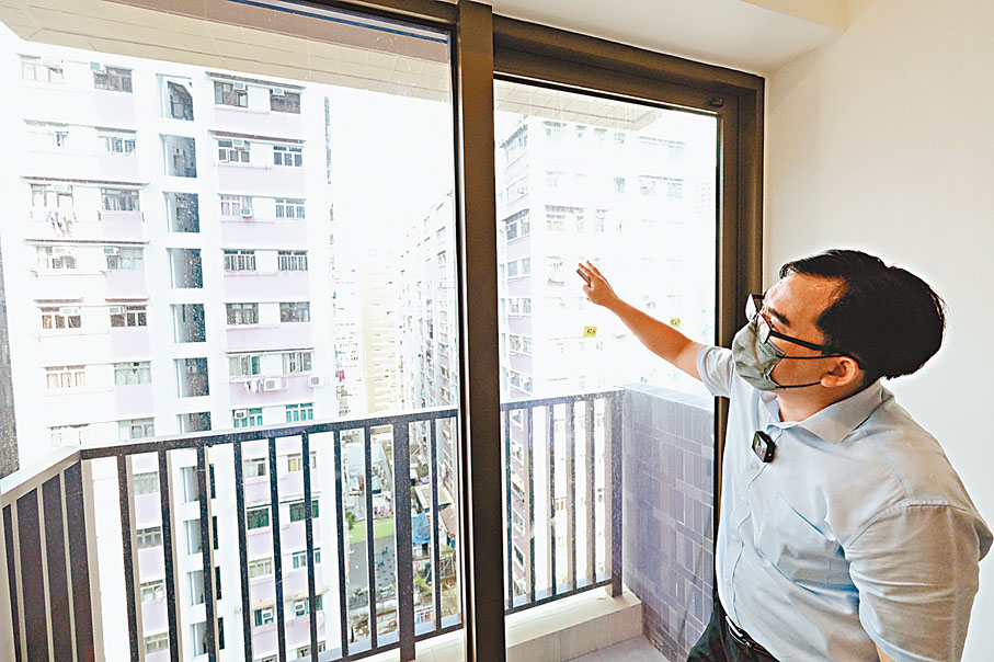 ◆ 資深驗樓師賴達明表示，納米戶型通常是以開放式設計，需注意窗戶有沒有滲水問題。