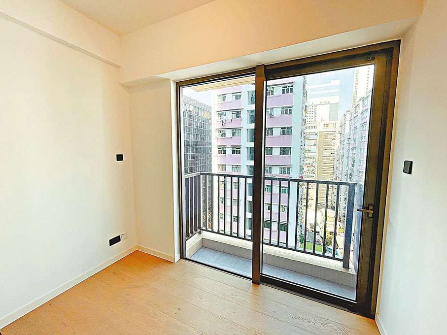 ◆值得讚賞是露台玻璃門沒有出現崩花。