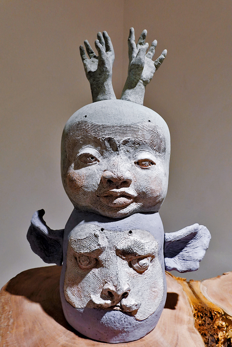 ◆曹涵凱將手變作動物的耳朵。