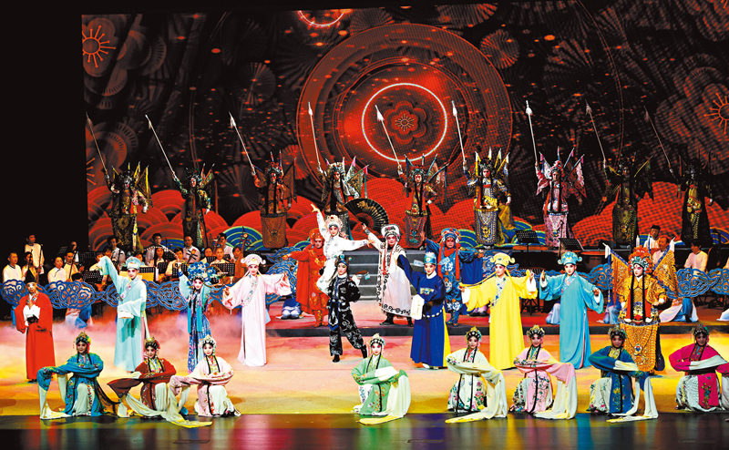 ◆一眾川劇演員在台上演出。