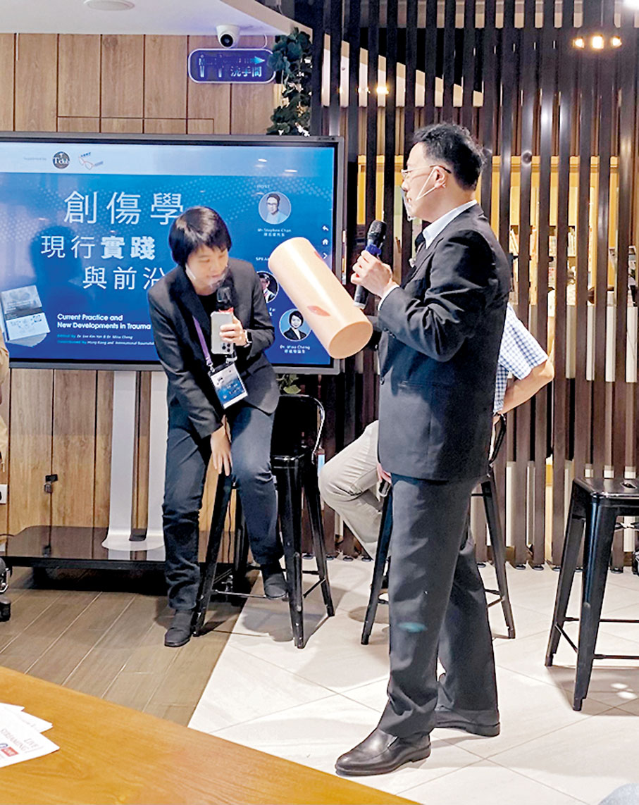 ◆李建恩醫生於現場講解。 作者供圖