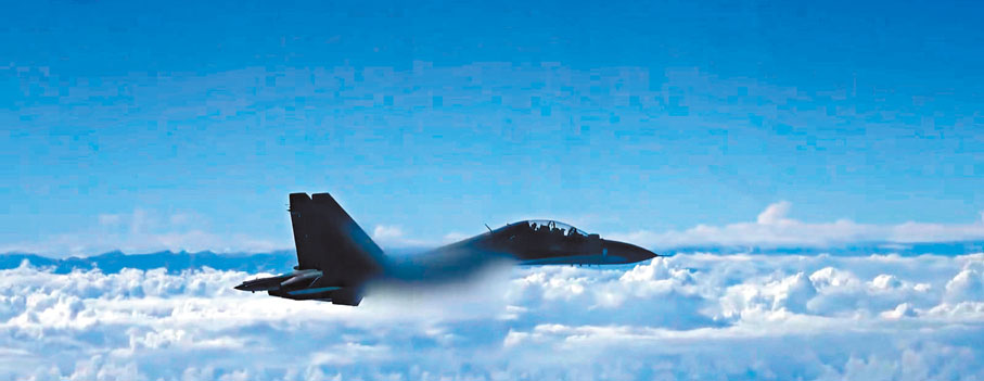 ◆東部戰區15日位於台島周邊海空域組織多軍兵種聯合戰備警巡和實戰化演練，對美台玩弄政治把戲、破壞台海和平穩定發出嚴正震懾。視頻截圖