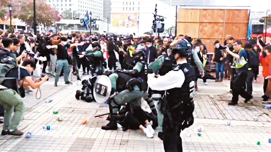 ◆圖為2019年12月22日中環愛丁堡廣場發生暴動，多人被捕。 資料圖片