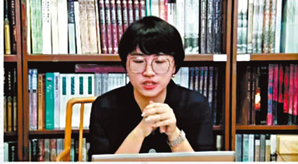 ◆ 韓倩參加「故宮學人講故宮」系列講座，並作題為「凝土為器──故宮博物院珍藏陶瓷」專題講座。 視頻截圖