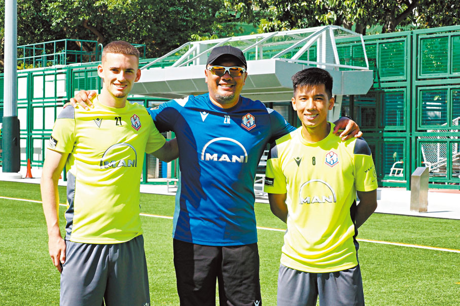 ◆鄭兆聰（中）重掌南區帥印。 球會圖片