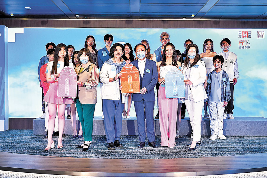 ◆《就是青春》18位參賽者首度登場,並獲送3個御守打氣。