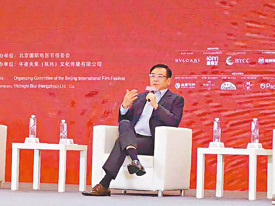 ◆ 爾冬陞透露自己早年向內地導演馮小剛學習。