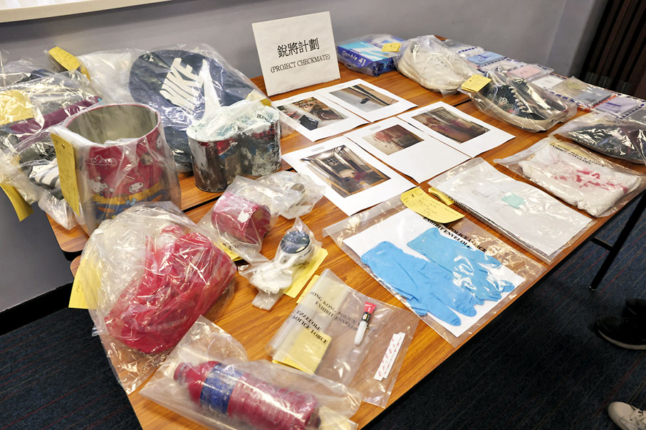◆將軍澳警區展開「銳將」行動,破獲19宗案件,檢獲收數字條、膠水、紅油罐等證物。香港文匯報記者 攝