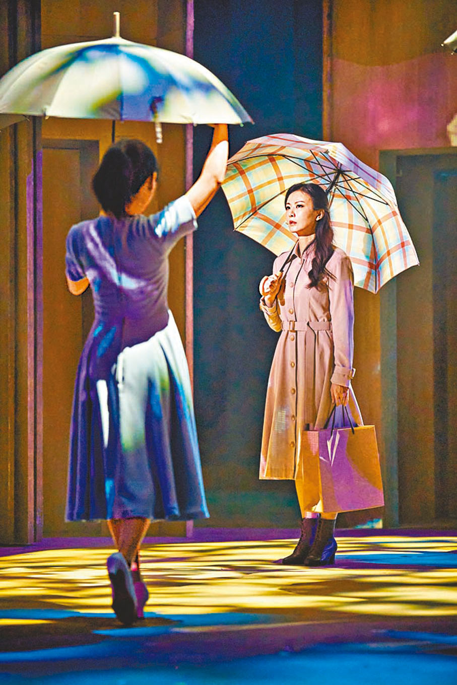 ◆劇中有一幕是雨傘下浪漫的邂逅。