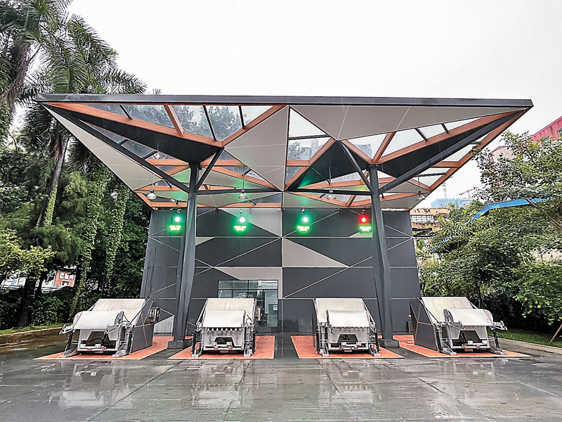 ◆ 華僑城垃圾轉運站內有4個壓縮箱位。   香港文匯報深圳傳真