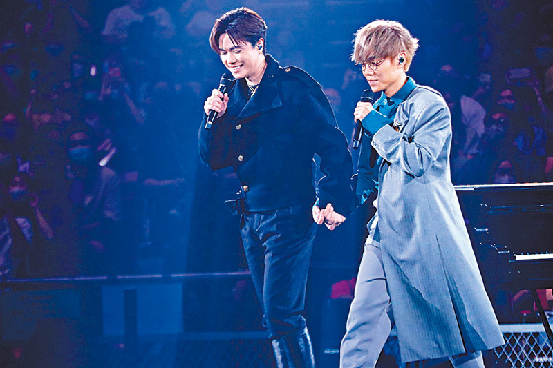 ◆張敬軒笑言當晚不戴眼鏡和不跟家謙穿同款衫，就是為免撞樣。