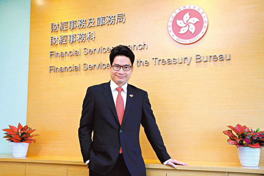 ◆陳浩濂任財庫局副局長踏入第六個年頭，他指出，每日的政策都是為了鞏固本港國際金融中心地位，為了下一代能獲得更多發展機遇而努力。香港文匯報記者  攝