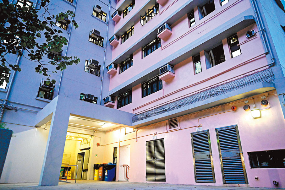 ◆東區的扶康會清蘭之家共有8名院友及1名職員染疫。圖為扶康會清蘭之家所在的東區尤德夫人那打素醫院高級職員宿舍F座。中新社