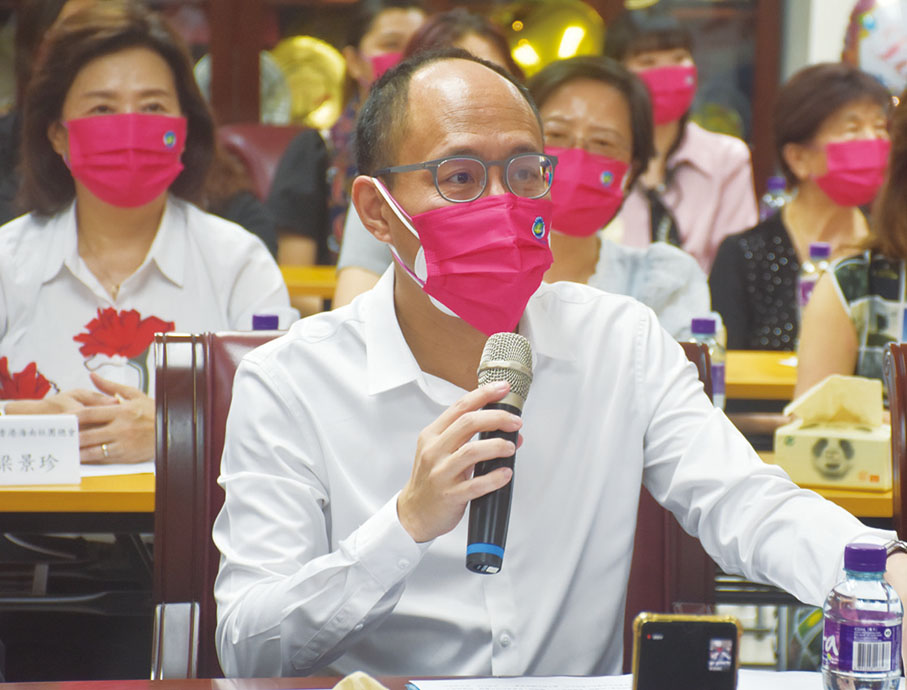 ◆ 香港海南社團總會李文俊致辭呼籲各位鄉親積極伸出援手，助力家鄉抗疫。