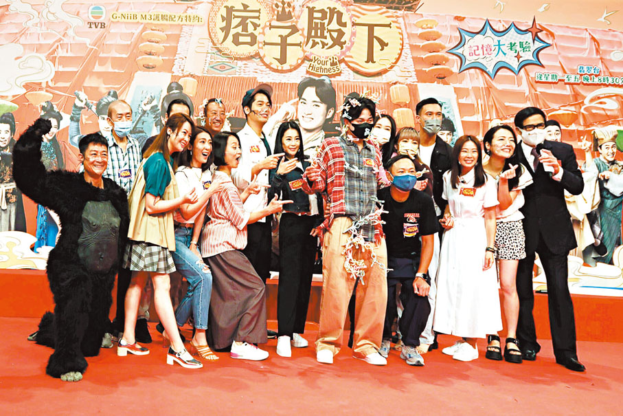 ◆《痞子殿下》收視報捷，周嘉洛當然不介意被作弄。