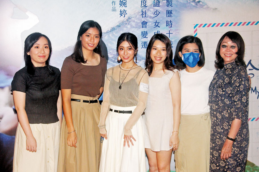 ◆ 張婉婷(右)表示拍紀錄片就要放下自己身段。