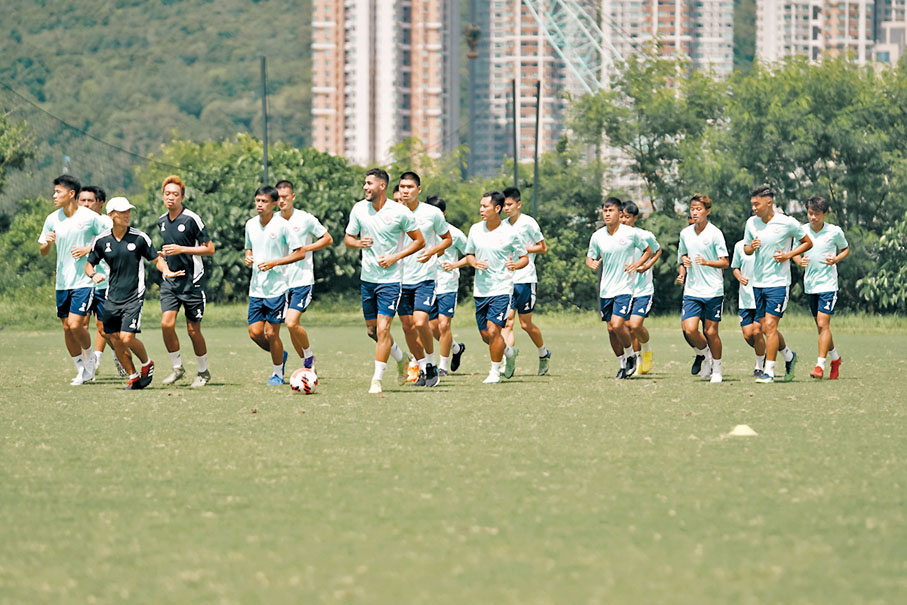 ◆東方訓練服及比賽球衣的會章將採用復刻設計。球會圖片