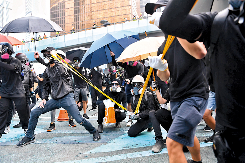 ◆2019年9月29日，大批攬炒黑暴包圍金鐘政府總部並大肆破壞。 資料圖片