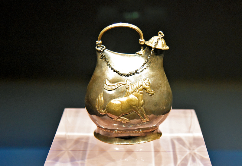 ◆鎏金舞馬銜杯紋銀壺