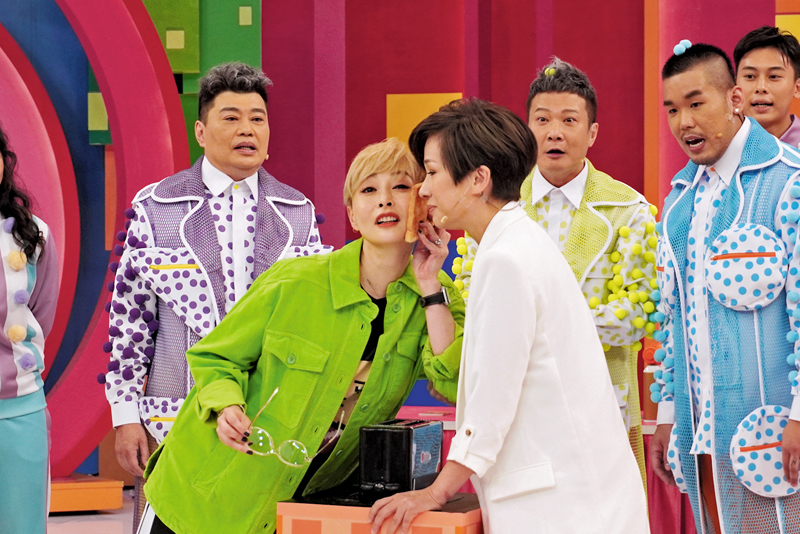 ◆ 玩夾麵包遊戲時，盈盈「出貓得逞」。