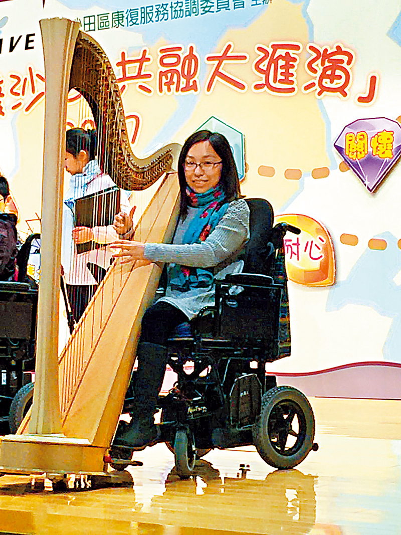 ◆陳蔚斯演奏豎琴。          受訪者供圖