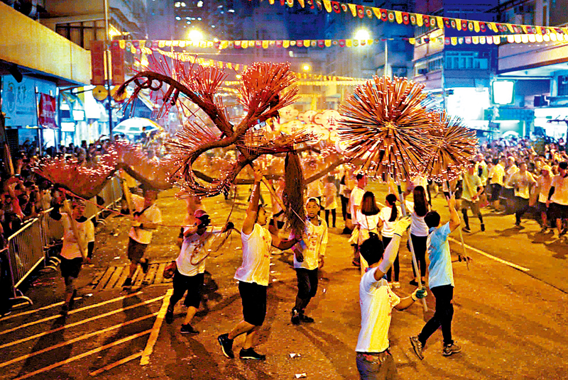 ◆大坑舞火龍第三年停辦。圖為昔日大坑舞火龍活動。資料圖片