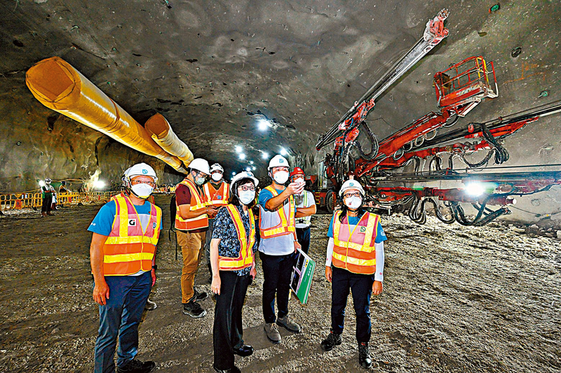 ◆ 甯漢豪出席搬遷沙田污水處理廠往岩洞社區聯絡中心開放日，並前往岩洞工地，了解工程的進度及挑戰。
