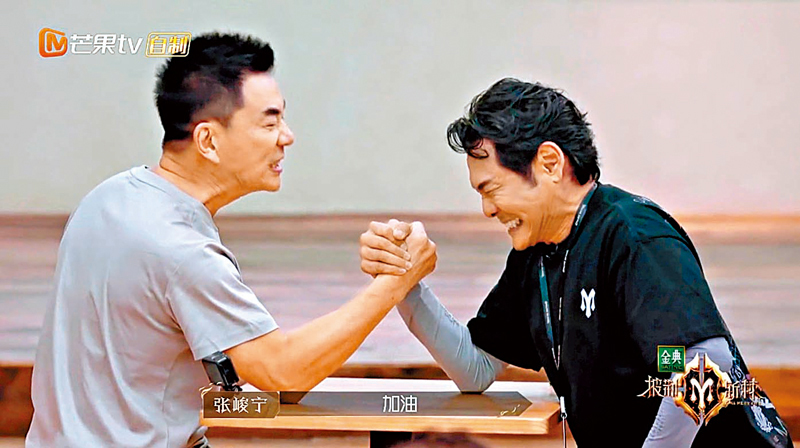 ◆杜德偉（右）與任賢齊鬥大力時七情上面。