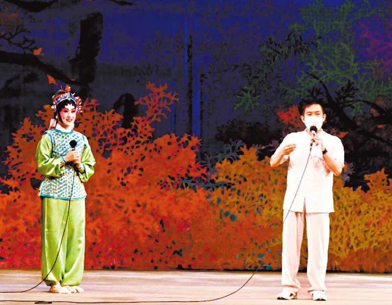 ◆武術指導蔡之崴任主持，壓軸與新秀余仲欣講解粵劇知識。