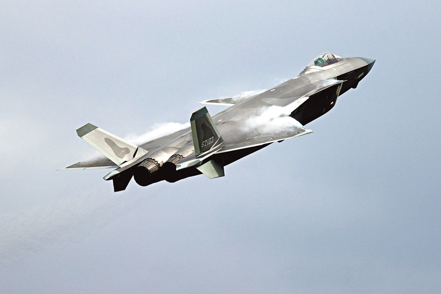 ◆殲-20在中國空軍航空開放活動暨長春航空展飛行展示。    中新社