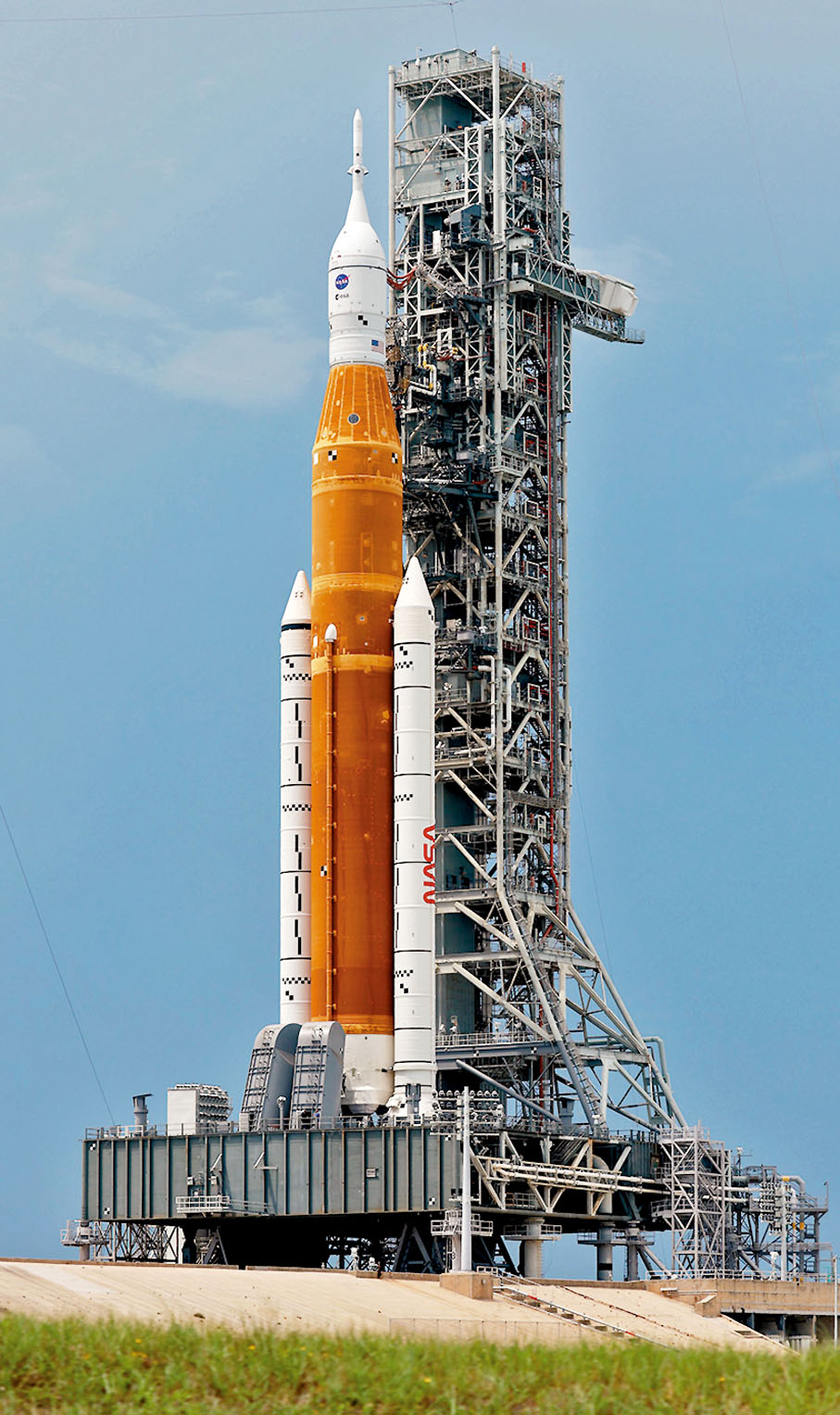 ◆ 美國「太空發射系統」將搭載「獵戶座」太空船進行首次試飛。 法新社