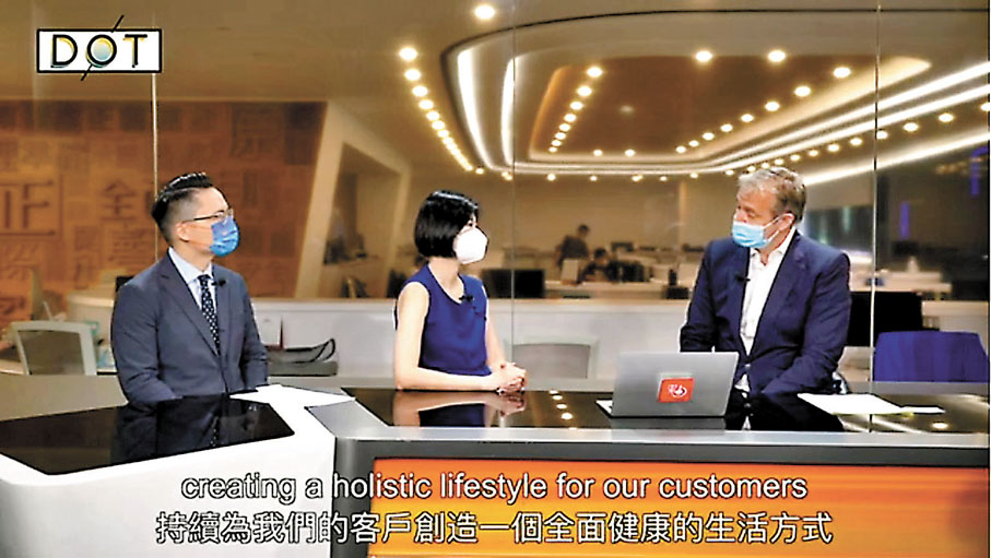 ◆ Jonathan Somerville（右）表示太平洋咖啡是香港咖啡市場的先驅者之一。 視頻截圖