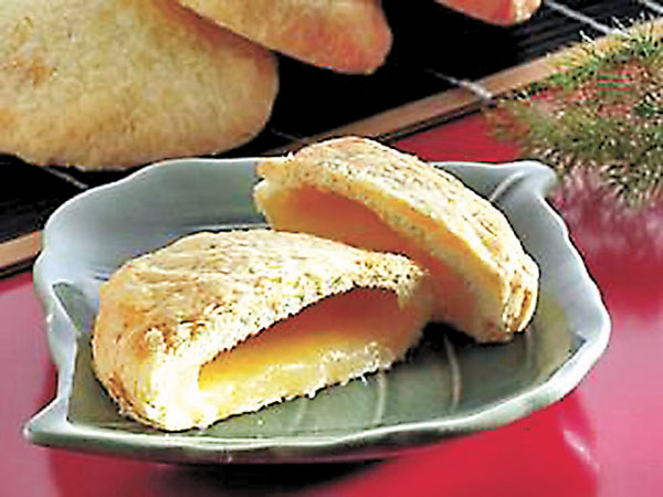 ◆ 古籍記載中的月餅，可能更接近現在台灣的著名伴手禮「太陽餅」。圖為太陽餅。 資料圖片