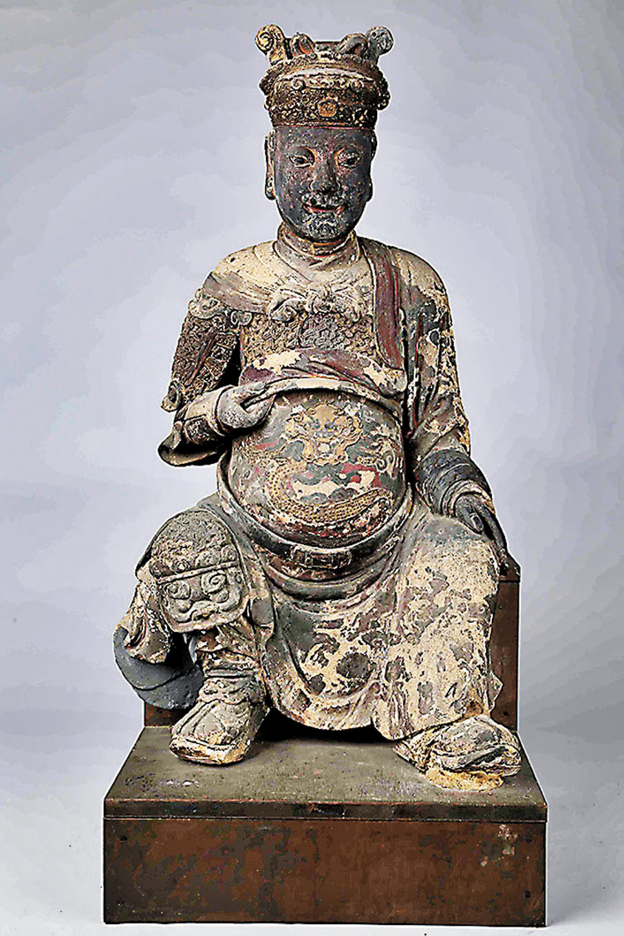 ◆2015年自台北徵集的清泥塑彩繪鄭成功坐像，是迄今發現年代最久遠、體量最大的清代鄭成功泥塑神像。